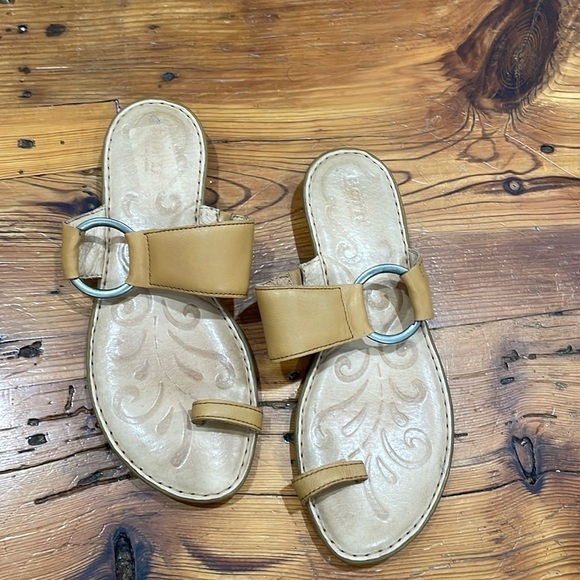 Born Shoes - Born leather tan sandals shoes size 9